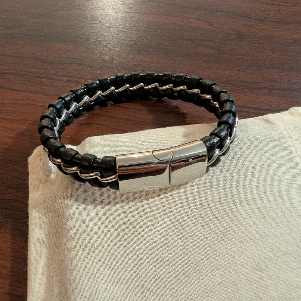 Vantel Pearls Men's Black Leather Bracelet with Silver Accents